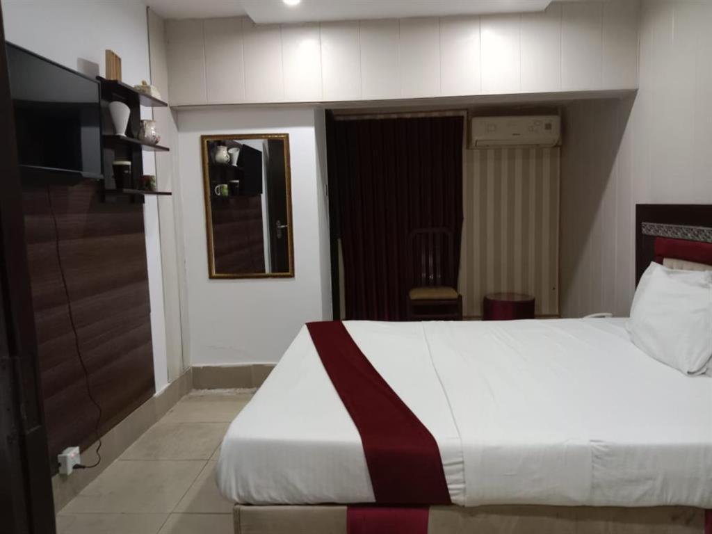 Helen One Hotel Lahore Extérieur photo
