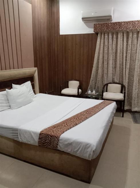 Helen One Hotel Lahore Extérieur photo
